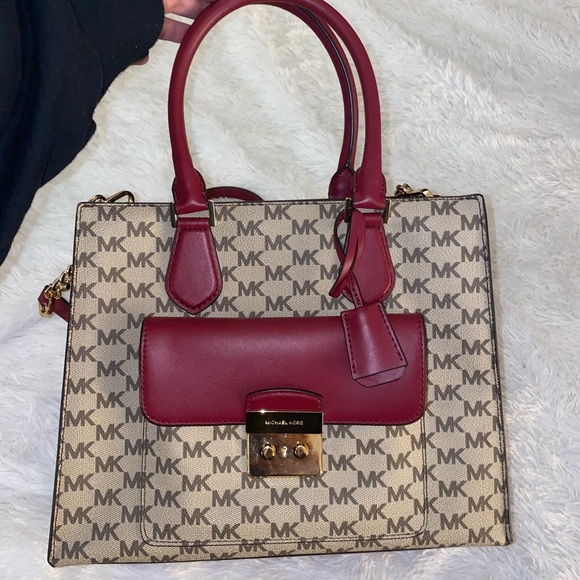 Michael Kors Handbags - Michael Kors Bridgette crossbody